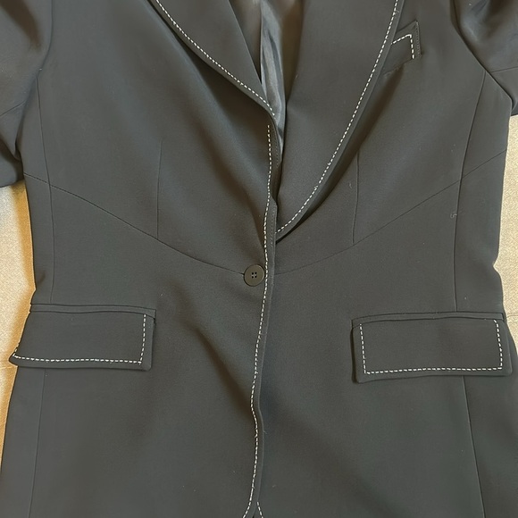 Black and White Structured Blazer with Notched Lapel - Picture 12 of 12